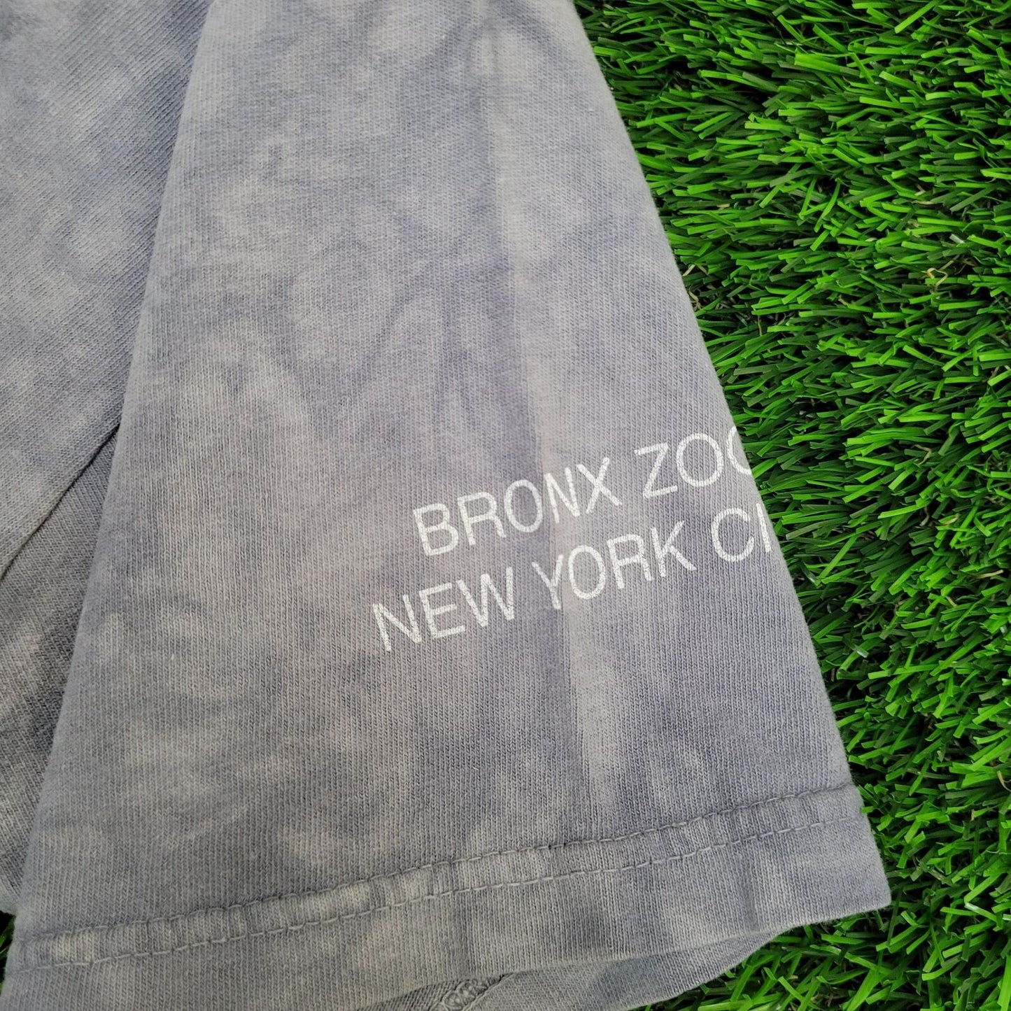 Bronx Zoo New-York Shirt Small 18x24 Gray