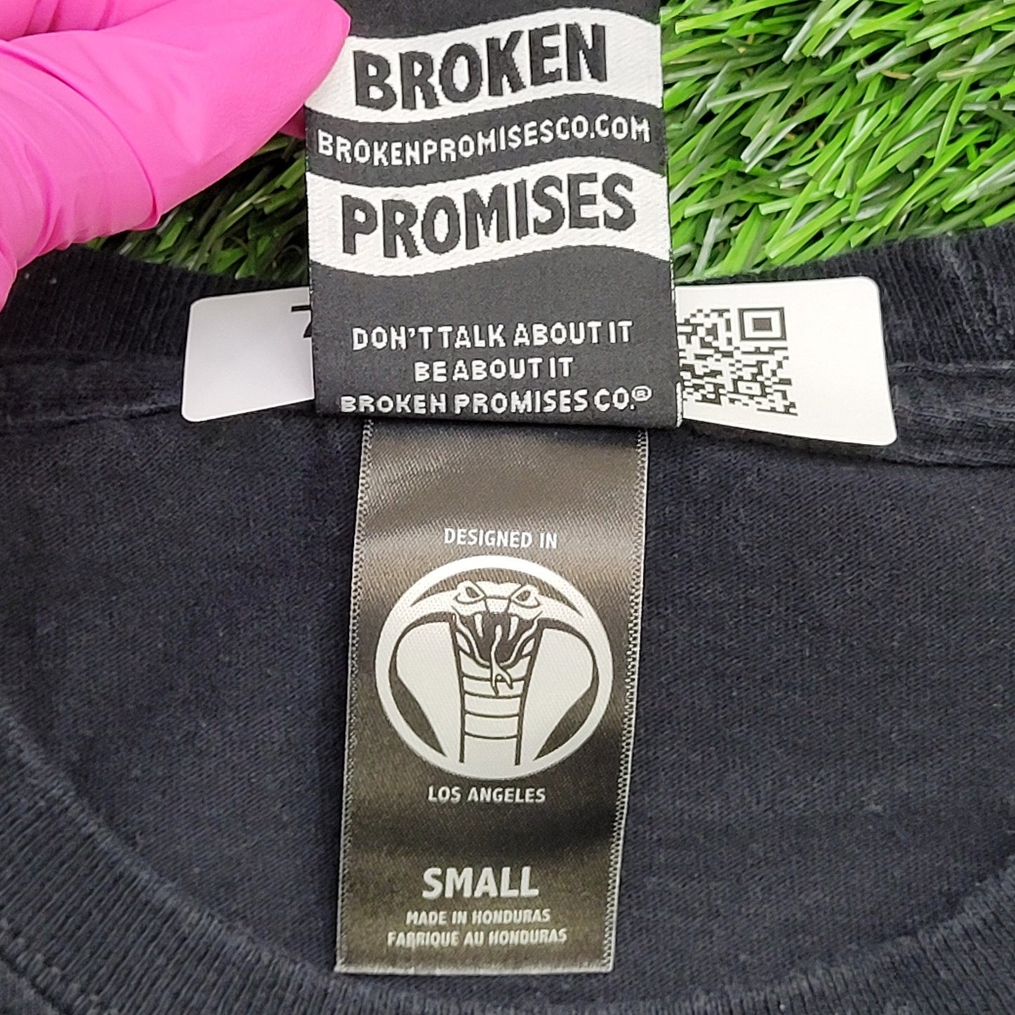 Broken-Promises Shirt Small 17x25 New-York