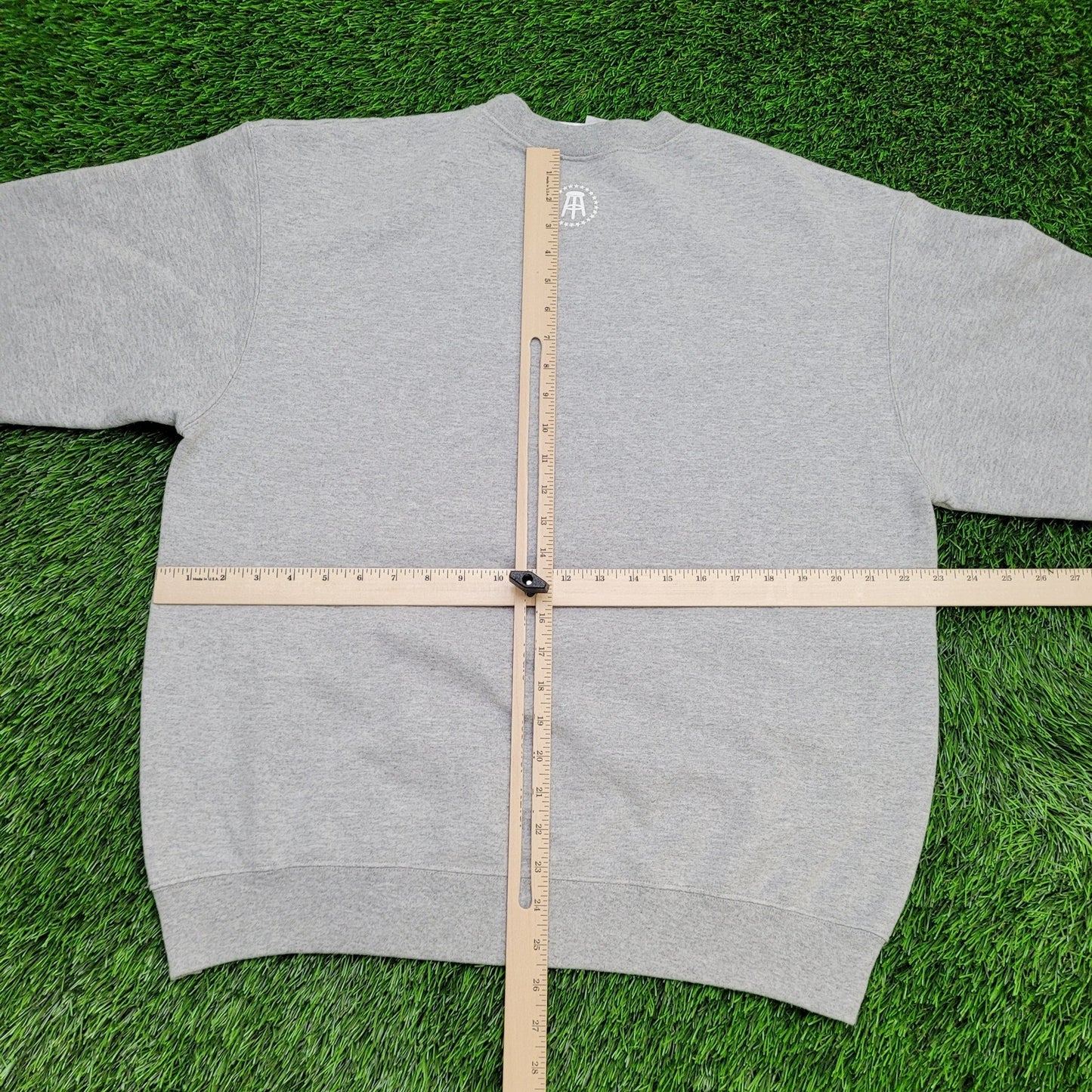 Champion Zillion Sweatshirt Large 23x26 Gray Spellout Arch