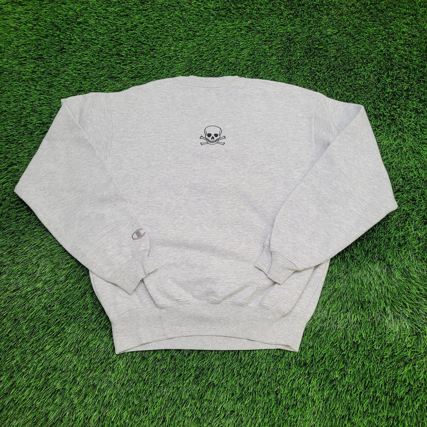 Champion Middle Skull Sweatshirt Medium 21x24 Spellout Gray