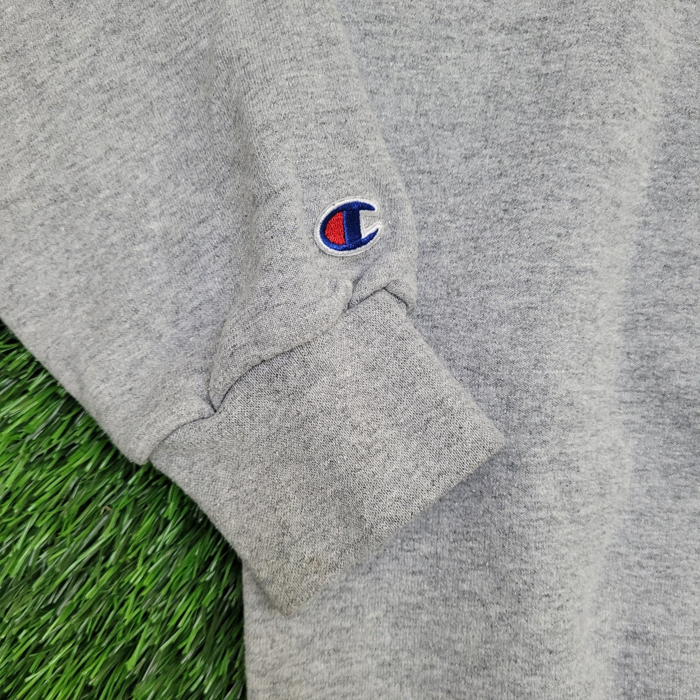 Champion Sweatshirt Small 19x24 C-Logo Embroidered