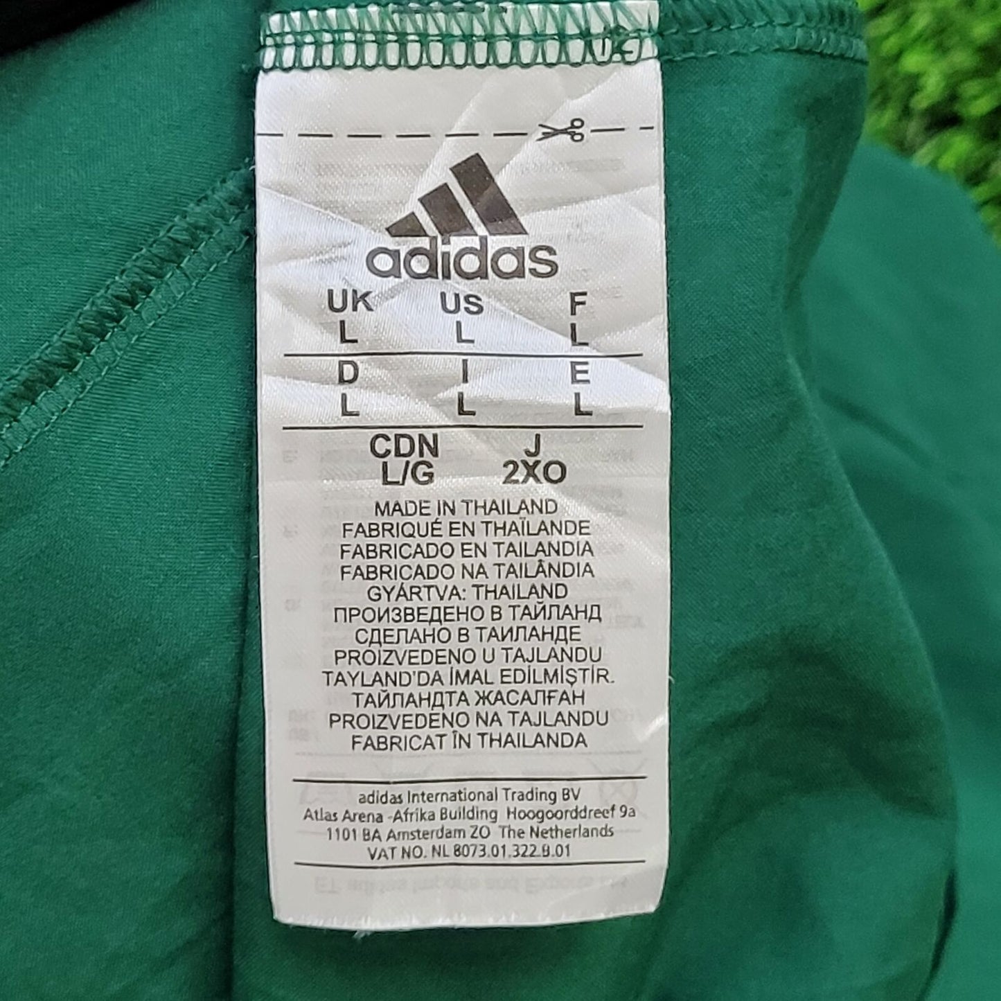 ADIDAS Windbreaker Large 24x31 Green