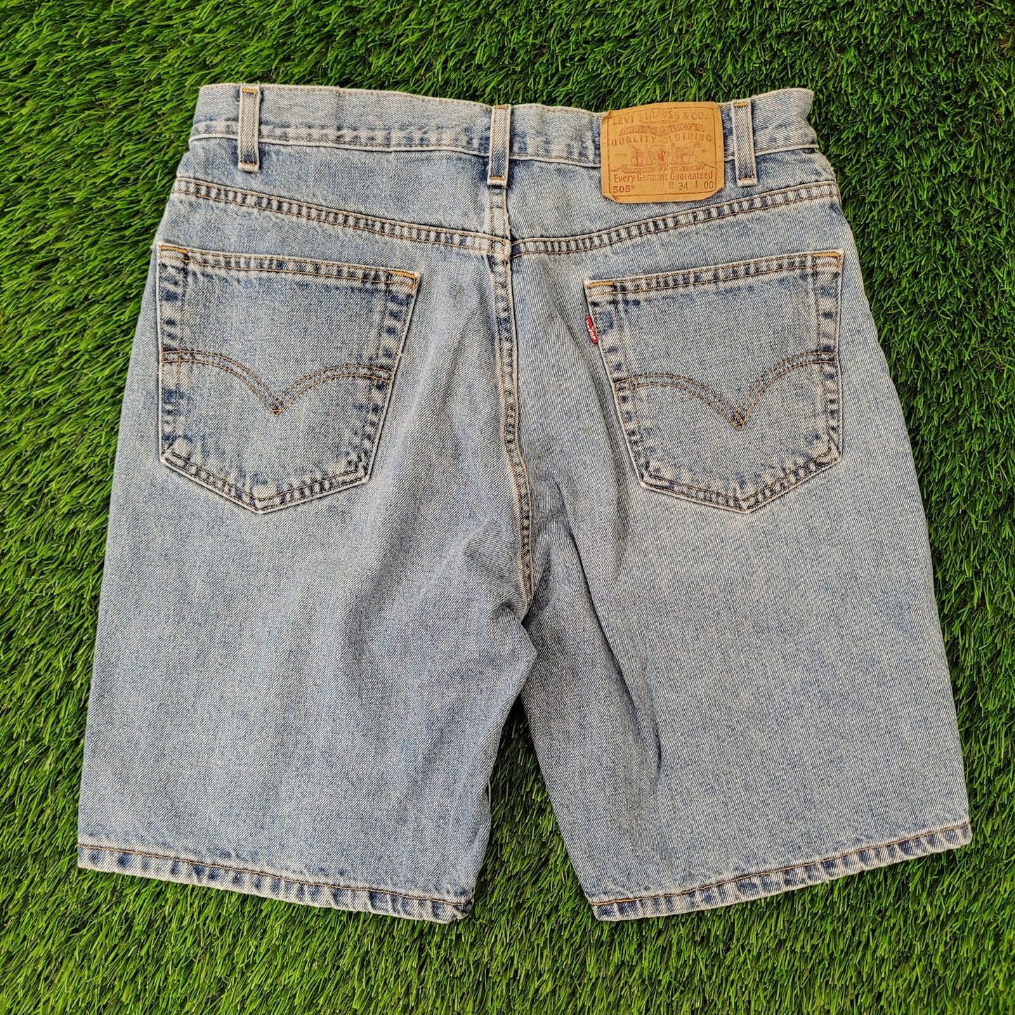 Vintage Y2K LEVIS Jeans Shorts 32x9 (34) Blue