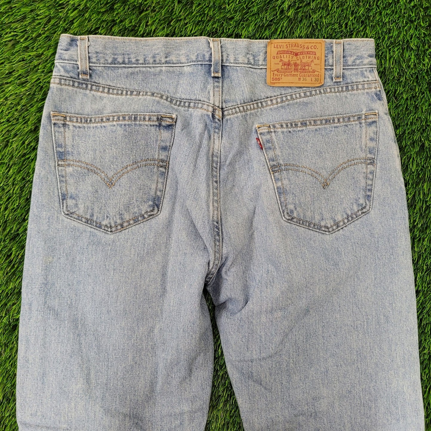 Vintage Y2K LEVIS 505 Jeans 34x30 Faded Medium-Wash