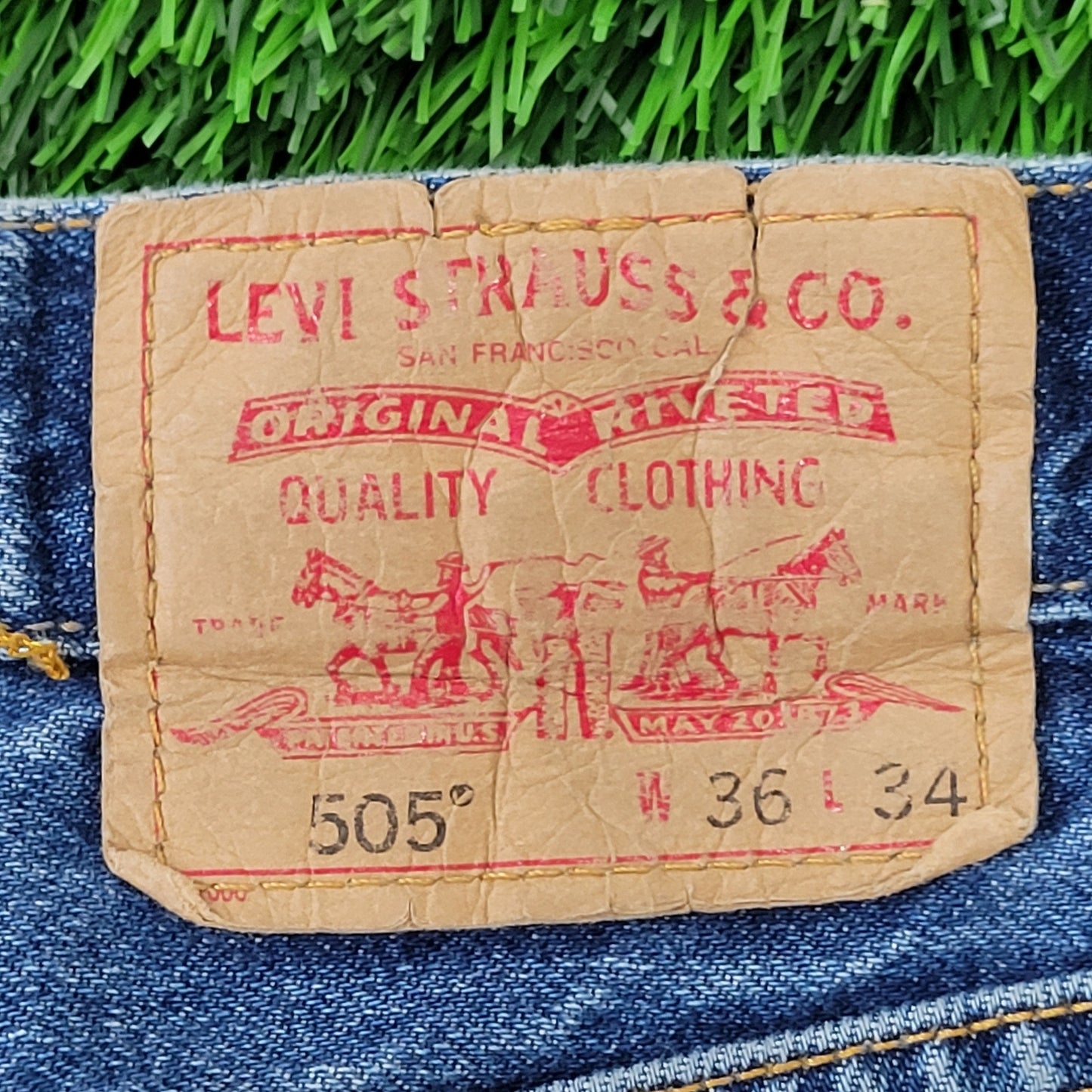 Vintage Y2K LEVIS 505 Jeans 36x33 Whiskered Dark-Wash