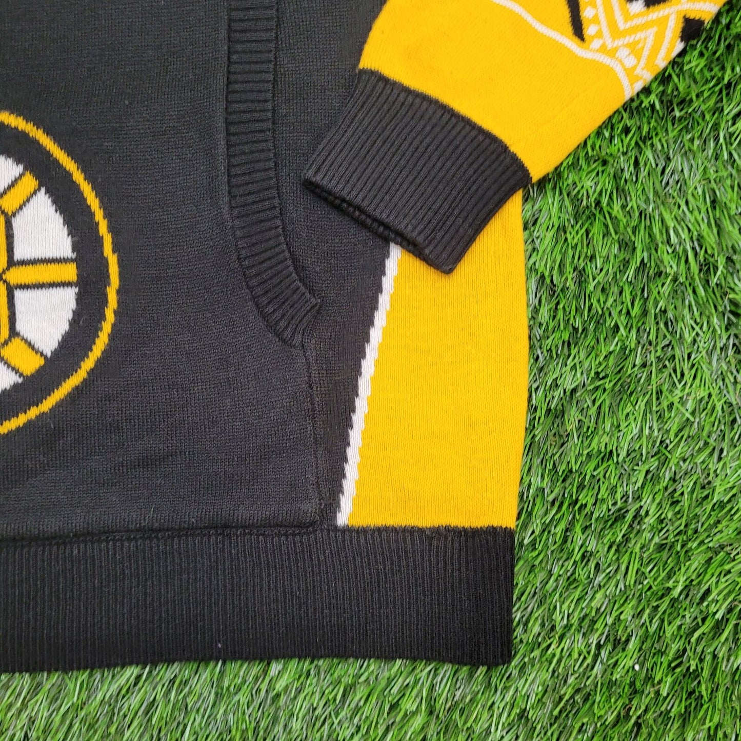 Boston Bruins Sweater Hoodie Large 23x27 Black Yellow